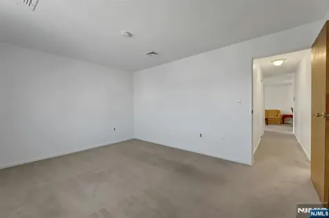 846 Riverside Lyndhurst NJ 07071