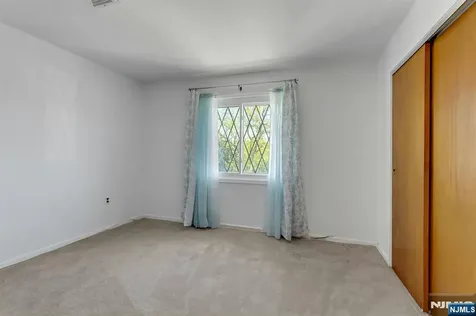 846 Riverside Lyndhurst NJ 07071