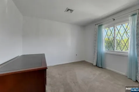 846 Riverside Lyndhurst NJ 07071