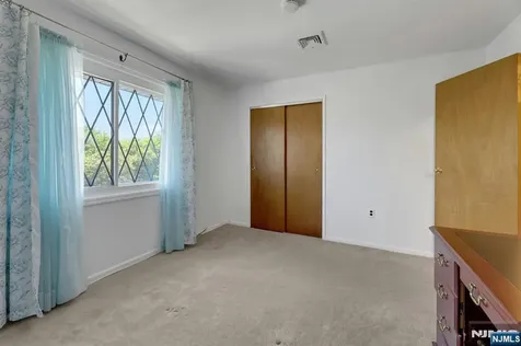846 Riverside Lyndhurst NJ 07071