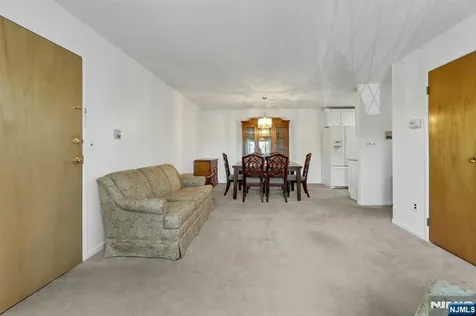 846 Riverside Lyndhurst NJ 07071