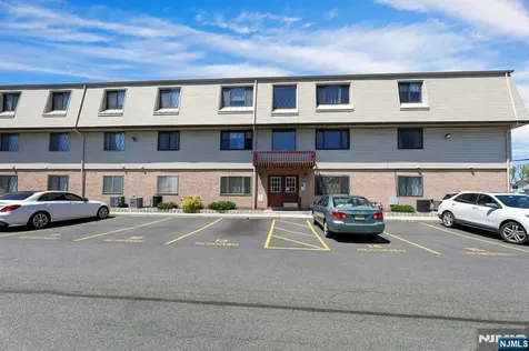 846 Riverside Lyndhurst NJ 07071