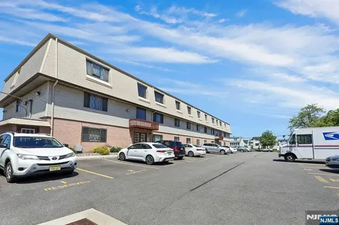 846 Riverside Lyndhurst NJ 07071
