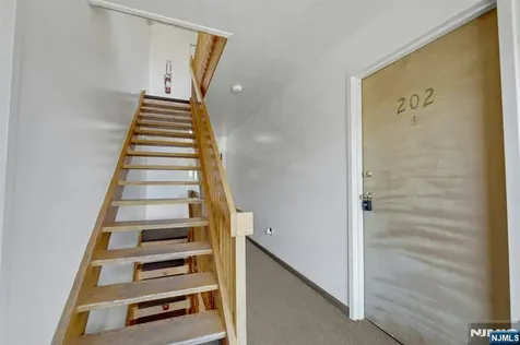 846 Riverside Lyndhurst NJ 07071
