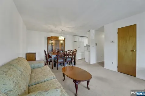 846 Riverside Lyndhurst NJ 07071