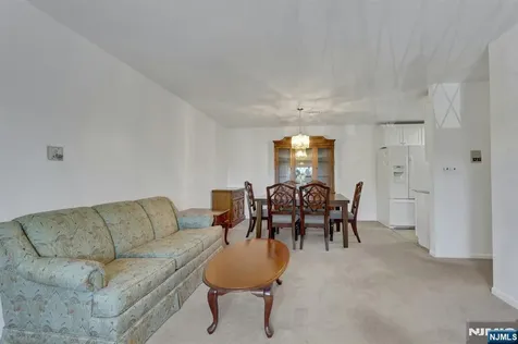 846 Riverside Lyndhurst NJ 07071