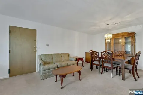 846 Riverside Lyndhurst NJ 07071
