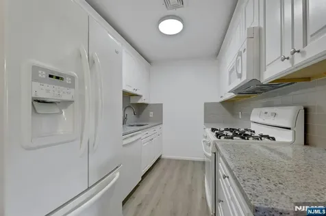846 Riverside Lyndhurst NJ 07071