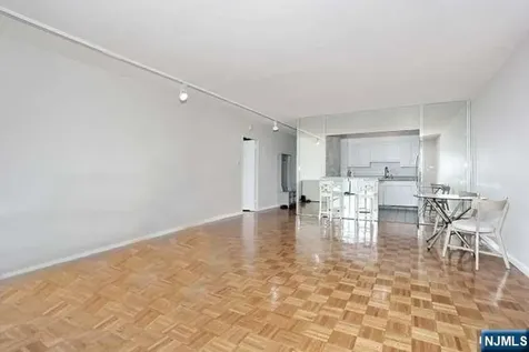6 Horizon Fort Lee NJ 07024