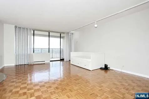 6 Horizon Fort Lee NJ 07024