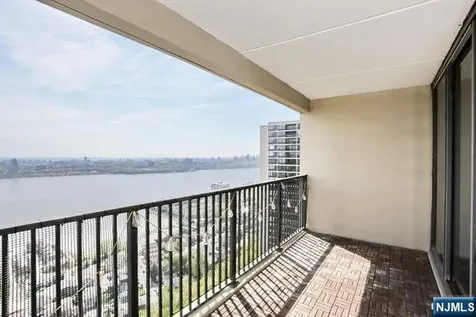 6 Horizon Fort Lee NJ 07024
