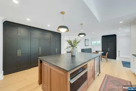 212 Midland Avenue Montclair NJ 07042