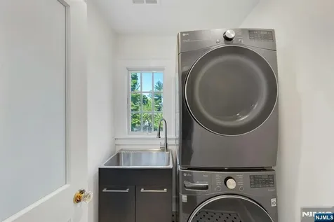 212 Midland Avenue Montclair NJ 07042