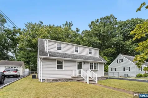 18 Farmingdale Avenue Bloomfield NJ 07003