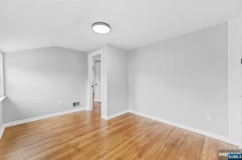 18 Farmingdale Avenue Bloomfield NJ 07003