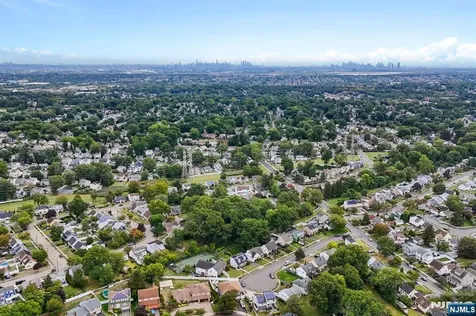 18 Farmingdale Avenue Bloomfield NJ 07003