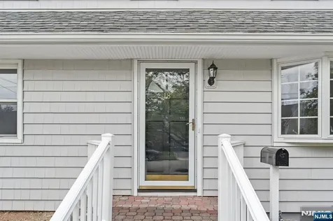 18 Farmingdale Avenue Bloomfield NJ 07003