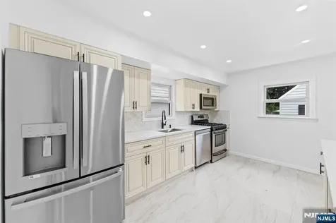 18 Farmingdale Avenue Bloomfield NJ 07003