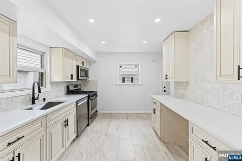 18 Farmingdale Avenue Bloomfield NJ 07003