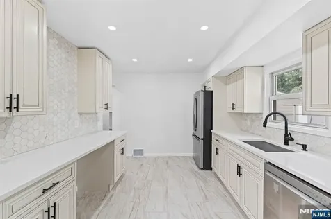 18 Farmingdale Avenue Bloomfield NJ 07003