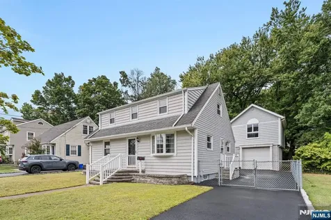 18 Farmingdale Avenue Bloomfield NJ 07003