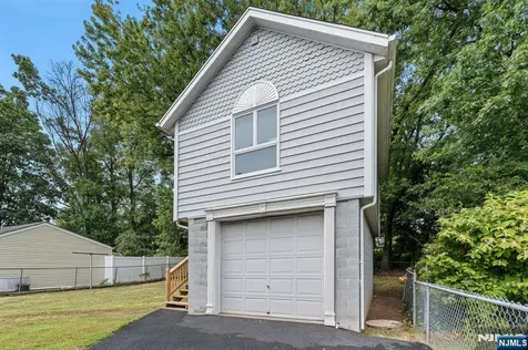 18 Farmingdale Avenue Bloomfield NJ 07003