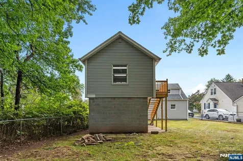 18 Farmingdale Avenue Bloomfield NJ 07003