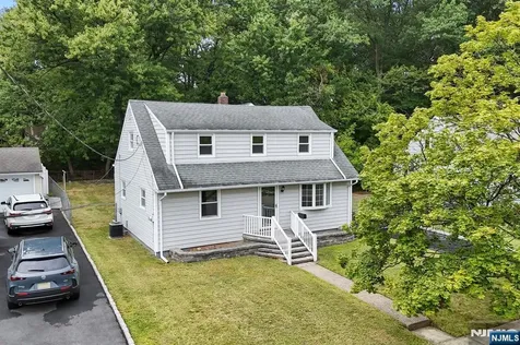 18 Farmingdale Avenue Bloomfield NJ 07003