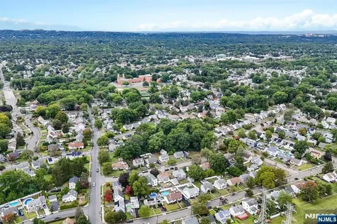 18 Farmingdale Avenue Bloomfield NJ 07003
