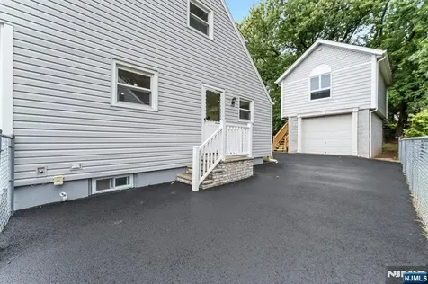 18 Farmingdale Avenue Bloomfield NJ 07003