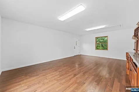 18 Farmingdale Avenue Bloomfield NJ 07003