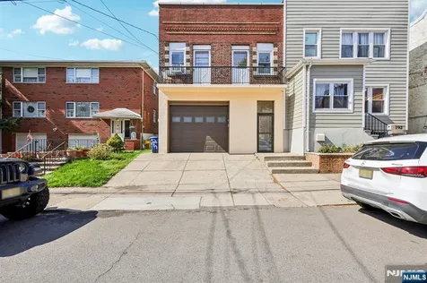 390 Delano Place Fairview NJ 07022