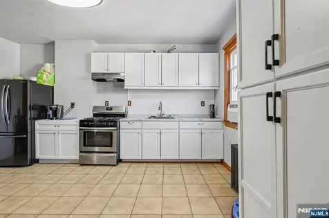 390 Delano Place Fairview NJ 07022