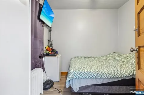 390 Delano Place Fairview NJ 07022