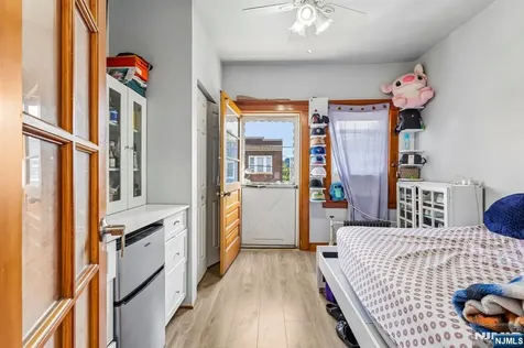 390 Delano Place Fairview NJ 07022