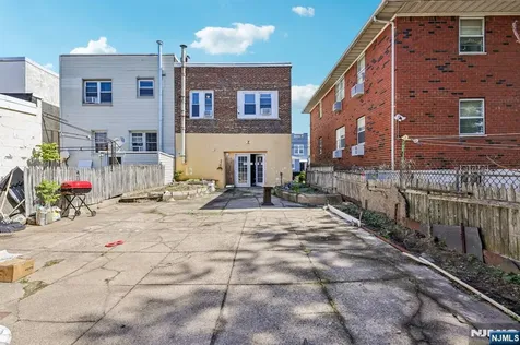 390 Delano Place Fairview NJ 07022
