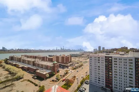 918 Hudson Park Edgewater NJ 07020