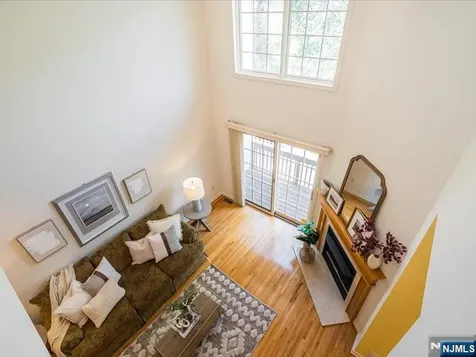 17 Pacio Court Roseland NJ 07068