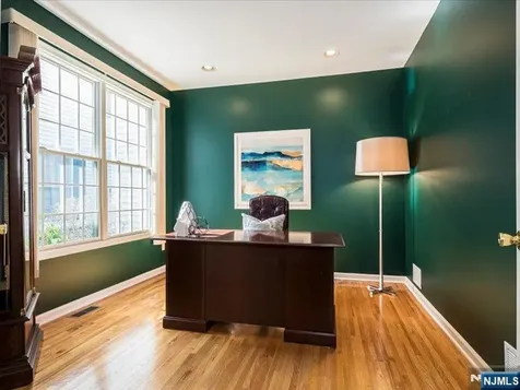 17 Pacio Court Roseland NJ 07068