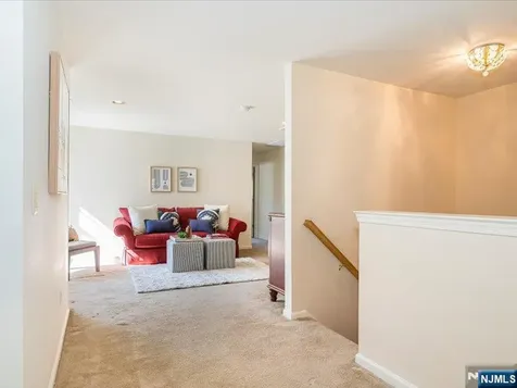 17 Pacio Court Roseland NJ 07068