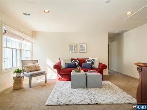 17 Pacio Court Roseland NJ 07068