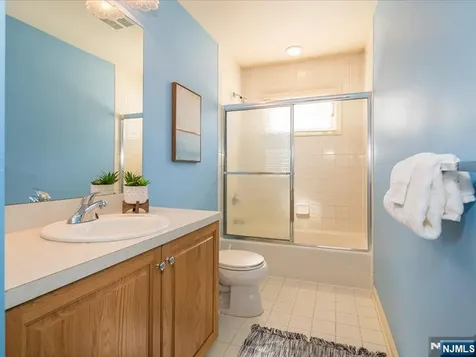 17 Pacio Court Roseland NJ 07068