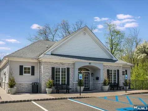 17 Pacio Court Roseland NJ 07068