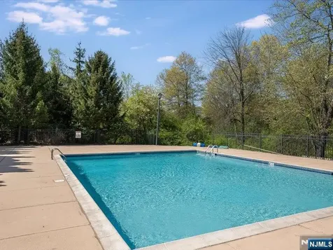 17 Pacio Court Roseland NJ 07068