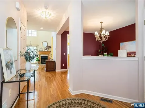 17 Pacio Court Roseland NJ 07068