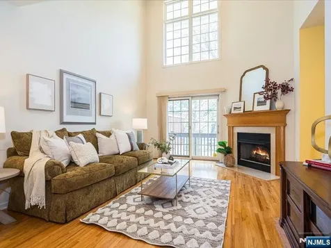 17 Pacio Court Roseland NJ 07068