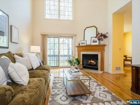 17 Pacio Court Roseland NJ 07068