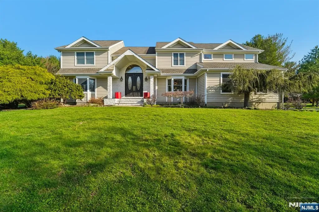 17 Riverside Lane Holmdel NJ 07733