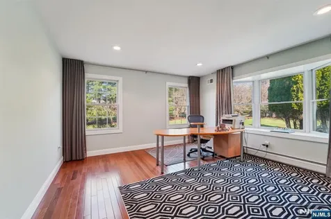 17 Riverside Lane Holmdel NJ 07733