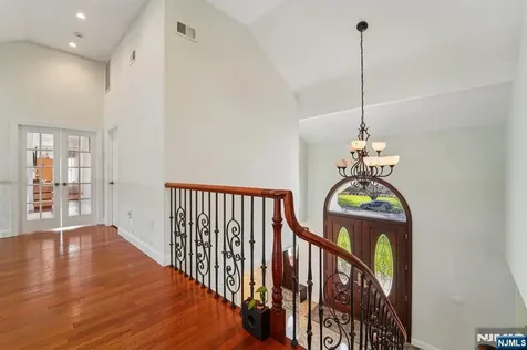 17 Riverside Lane Holmdel NJ 07733